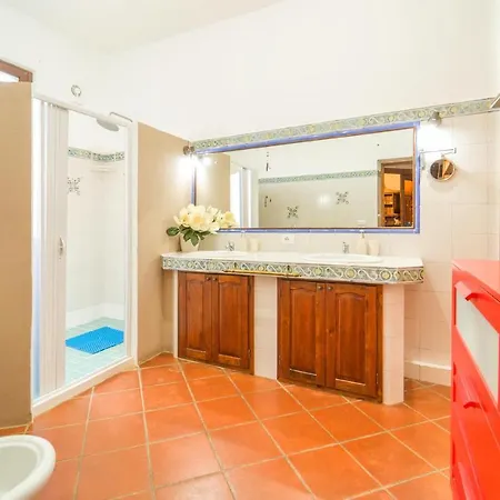 Stunning In With Outdoor Swimming Pool Holiday home