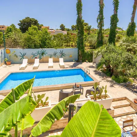 Holiday home Stunning In With Outdoor Swimming Pool Menfi